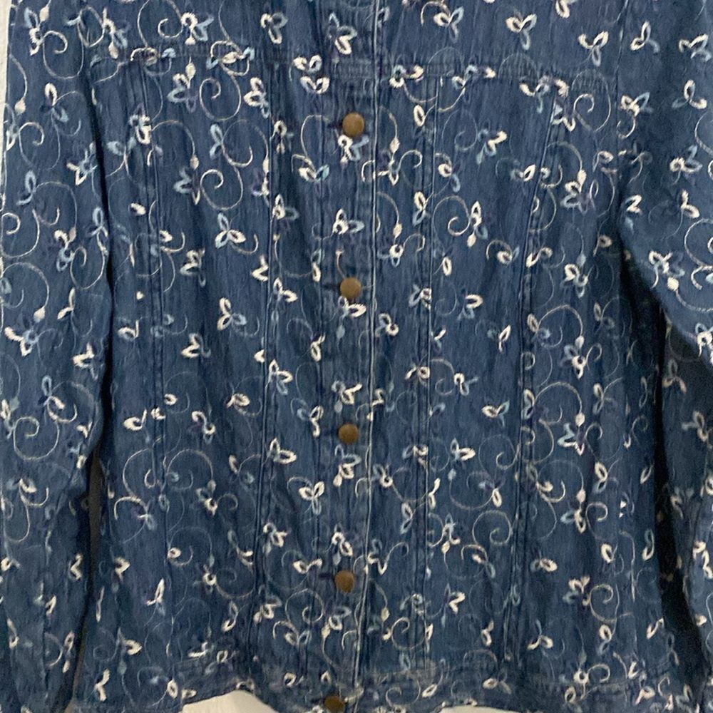 Analogy-Jean jacket with floral embroidery- 100% cotton- Size large - Picture 2 of 7